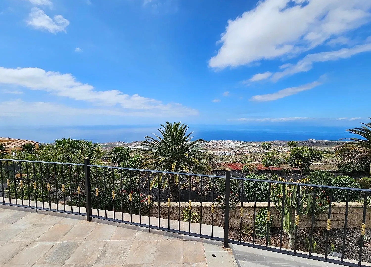 Villa La Paz Con Piscina Y Yacuzzy Integrado Costa Adeje  Spain